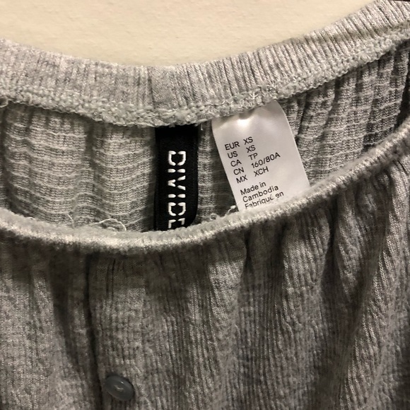 Grey Crop Top Size XSmall - Picture 5 of 5